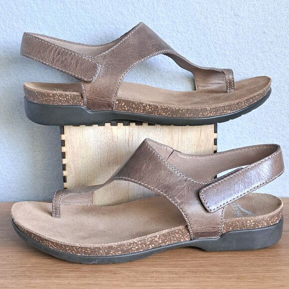 Dansko Reece Women’s Size 6.5 / EU 37 Brown Leather Toe Loop Sandals Thongs - Picture 1 of 9